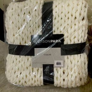 Madison Park Throw Blanket -Brand new